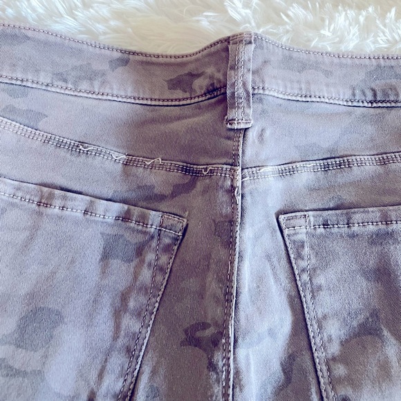 GAP CAMO CARGO PANTS SIZE 4 - Picture 5 of 13